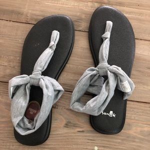 Sanuk yoga mat sandals